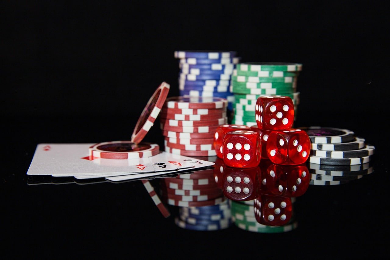 Antarmuka permainan Buffalo King di playbet77 menampilkan gulungan dan panel kontrol taruhan